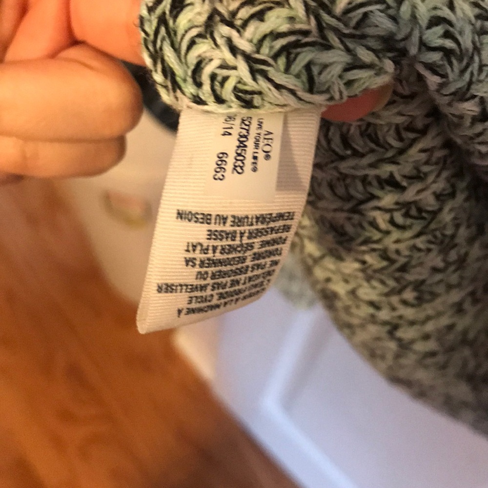 American Eagle Sweater - Picture 3 of 4